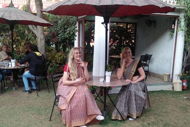 Saree Draping - Timeless elegance of traditional Indian Saree - Where you start in Jaipur, and what the 1-hour format really means